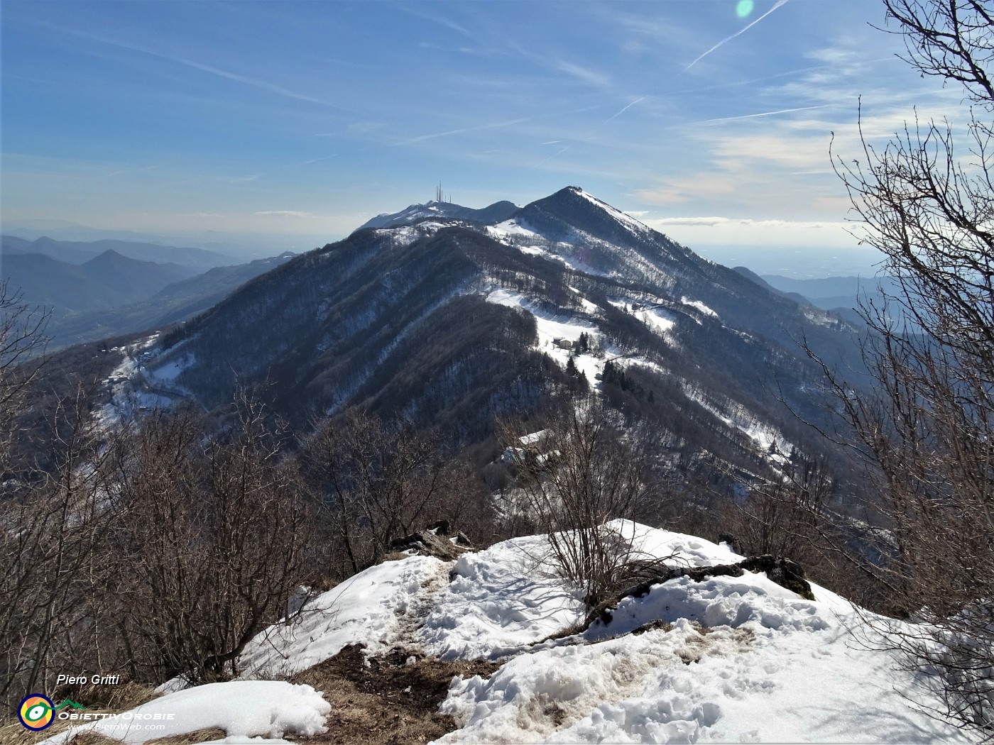 46 Ecco il dirimpettaio Monte Tesoro (1432 m).JPG